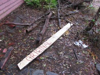 Springbrook - Abandoned Art Gallery - Fallen Signboard (14 Aug 2007)